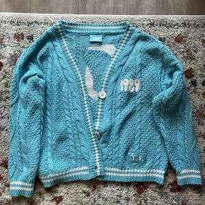 Women' Blue Cable Knit Sweater